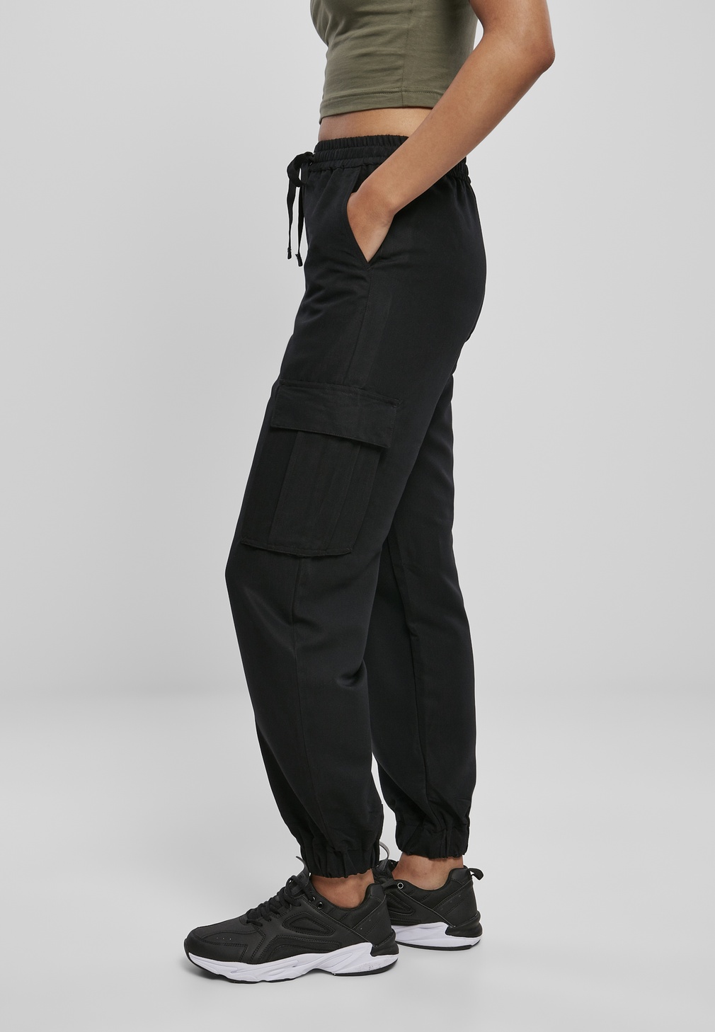 Urban Classics Damen Hose Ladies Viscose Twill Cargo Pants Black | Hosen |  Damen | Lifestyle | Weite Hosen