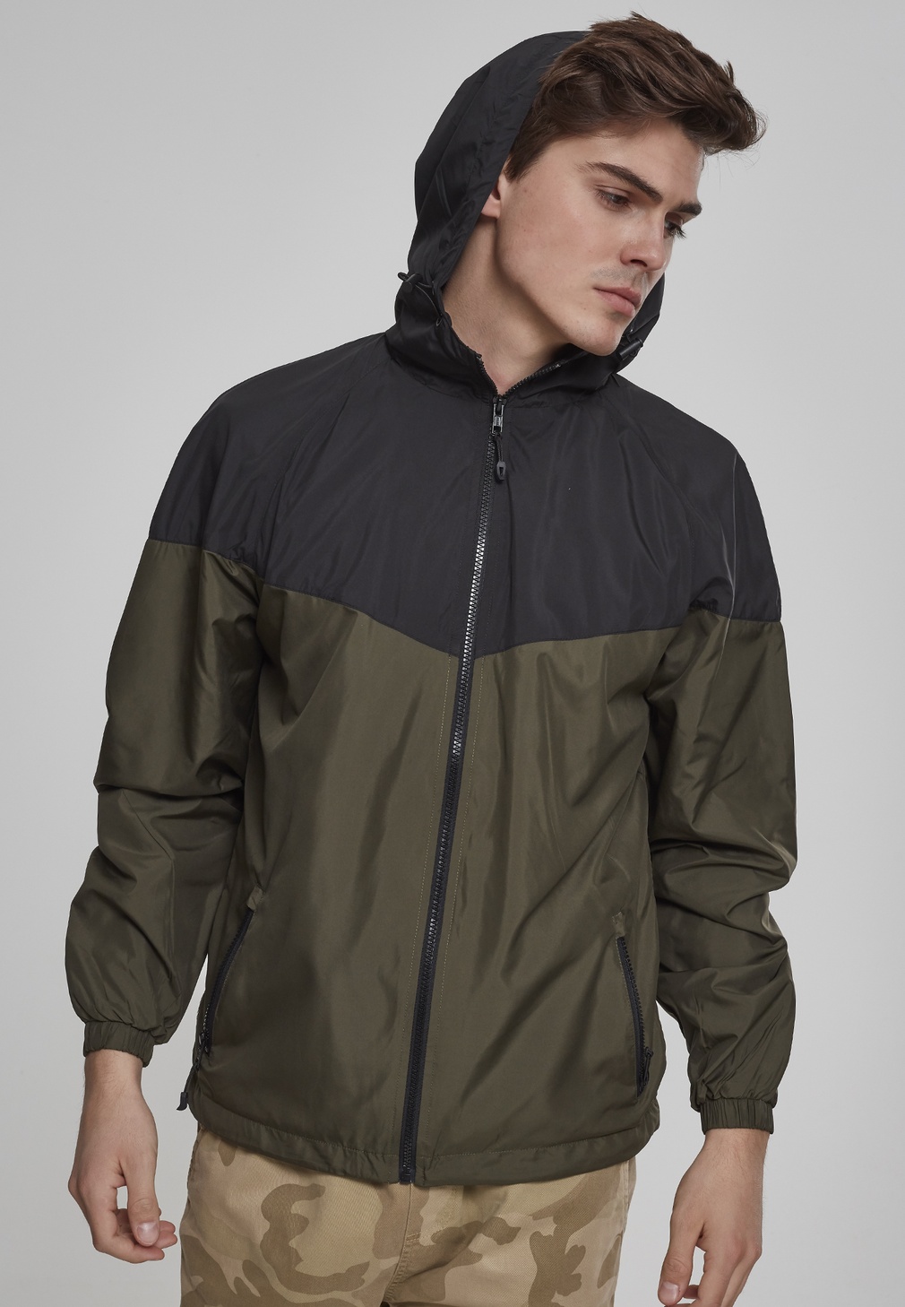 Urban Classics Jacke 2-Tone Tech Windrunner Schwarz/Darkolive - Herren / Unisex